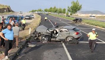 Denizli'de ehliyetsiz genç karşı şeride geçerek kazaya neden oldu: 1 kişi hayatını kaybetti