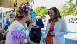 Karşıyaka’da ‘Anneler Günü El Emeği Pazarı’ açıldı