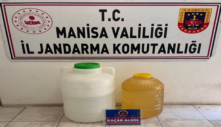 Manisa'da yol uygulamasına takıldılar: 40 litre kaçak alkol ele geçirildi