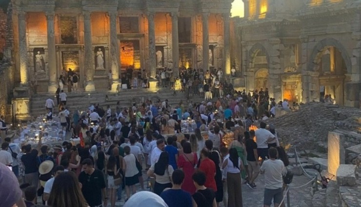 Efes celcus kütüphanesi Türk turiste yasak