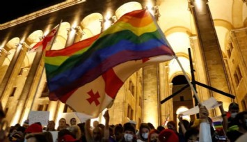 Gürcistan LGBT ile ilgili her şeyi yasaklıyor