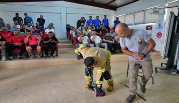 İzmir İtfaiyesi personeli yılan yakalama eğitimi aldı