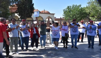 Menemen Belediyesinden çıkarılan işçilerin eylemi sürüyor