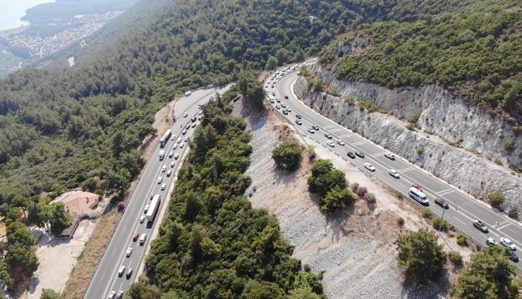 Muğla’da 15 kilometrelik araç kuyruğu