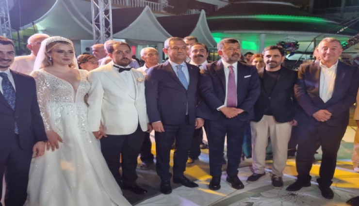 Özgür Özel ve Başkan Günay birlikte nikah şahidi oldu