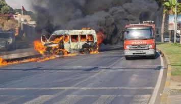 Bodrum'da minibüs alev topuna döndü