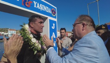 Jandarma Üsteğmen Öztürk, Karaburun'dan Foça'ya yüzdü