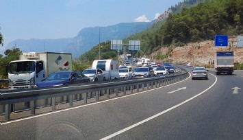 Kaza sonrası Sakar rampasında 5 kilometre kuyruk oluştu