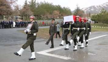 Pençe-Kilit bölgesinde Şehit olan asker için tören düzenlendi