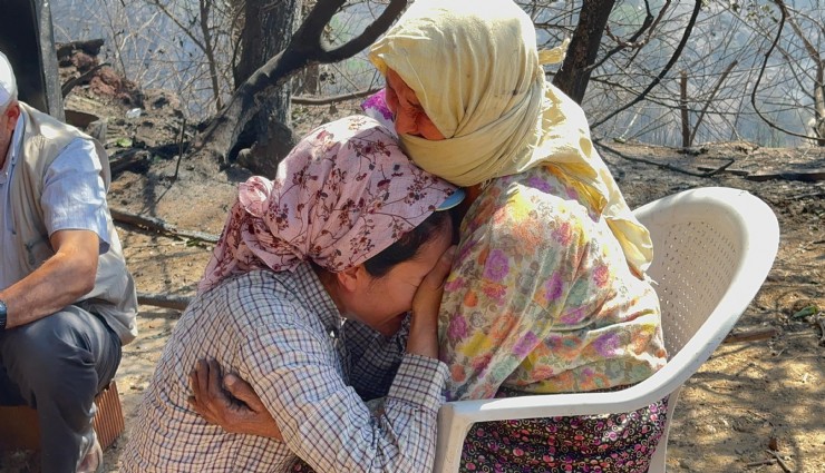 Bozdoğan'da acı tablo: Yangından kaçan aile ayakkabılarını bile almaya fırsat bulamadı