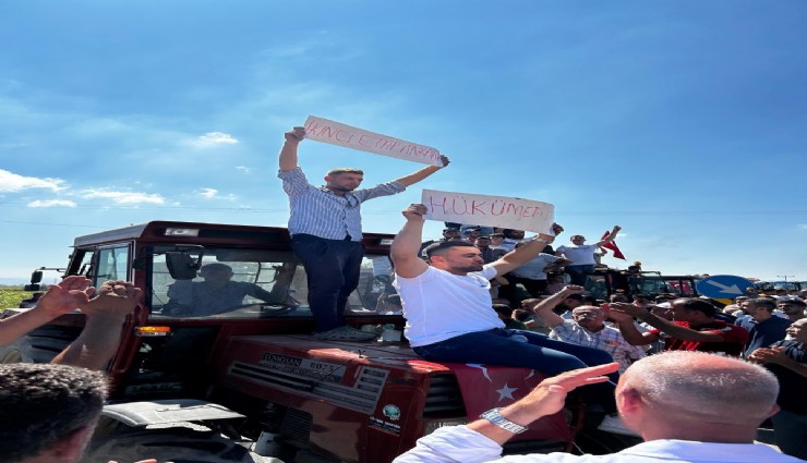 Çiftçiler Bursa-İzmir otobanını trafiğe kapattı