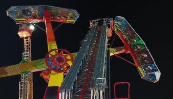 Eğlence anları dehşete dönüştü: Lunapark'taki oyuncakta bir saat asılı kaldılar