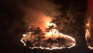 Gördes'teki orman yangınında gece görüşlü helikopter devrede