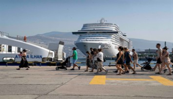 İZDENİZ VE MSC'den İzmir Körfezi'nde turizmde işbirliği: Kruvaziyer gemilerle gelen turistler İZDENİZ gemileri ile Karşıyaka'ya taşınacak