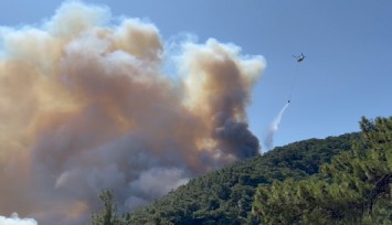 Karşıyaka'daki yangına havadan ve karadan müdahale devam ediyor: 3 uçak 11 helikopter alanda