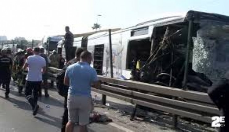 Metrobüs kazasında gözaltına alınan 3 kişi adliyeye sevk edildi