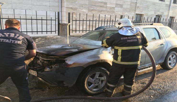 Otomobili alev aldı, kendini zor kurtardı