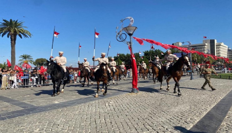 İzmir'in düşman işgalinden kurtuluşunun 102. yıl dönümü kutlandı