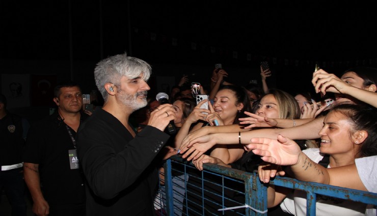 Kurtuluş şenlikleri Manuş Baba konseri ile başladı