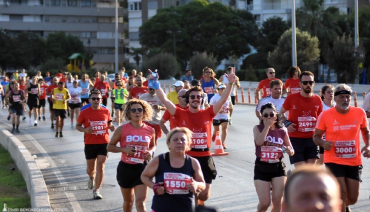 Toplu ulaşıma Maraton düzenlemesi: ESHOT, Tramvay ve Feribot'ta değişiklik